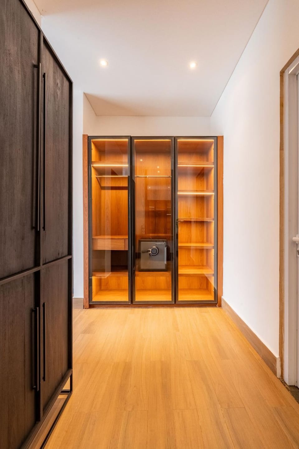 Photo of the whole room, wardrobe