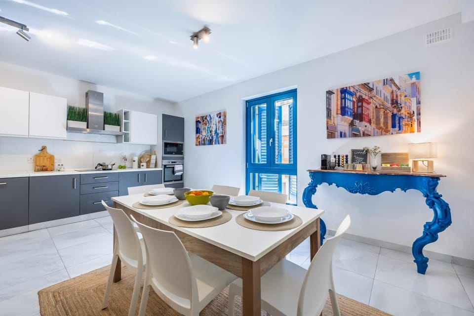 Palazzo Ducoss - Apt 5 - Three Bedroom Two Bathroom Apartment in Valletta