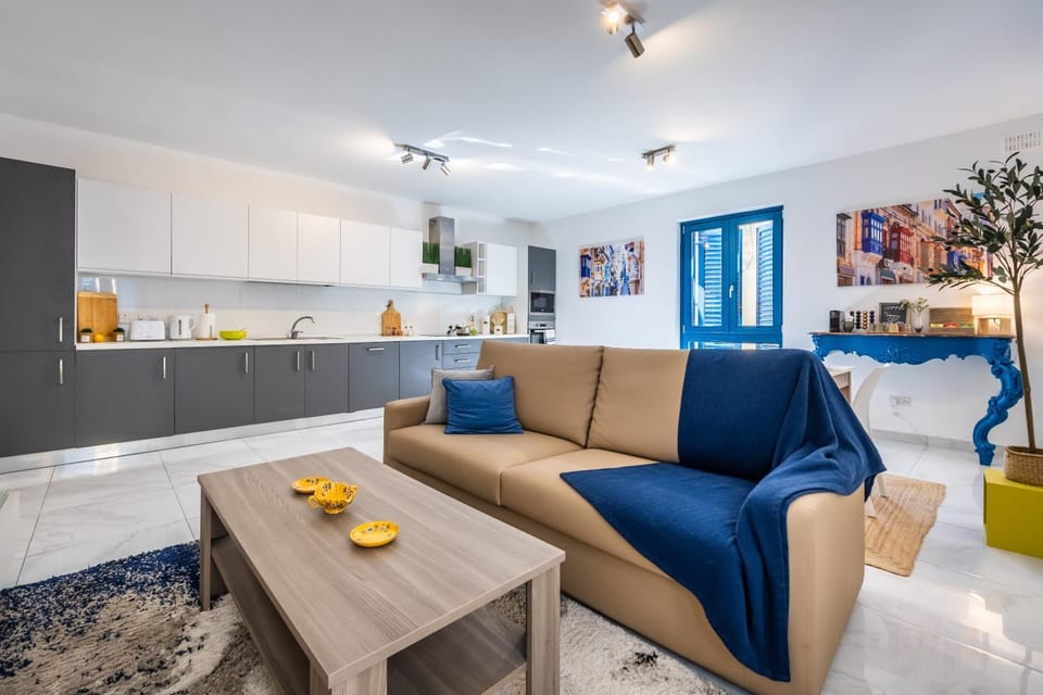 Palazzo Ducoss - Apt 5 - Three Bedroom Two Bathroom Apartment in Valletta