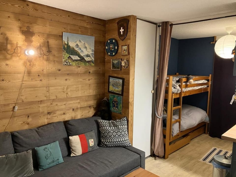 Living room, Bedroom, bunk bed