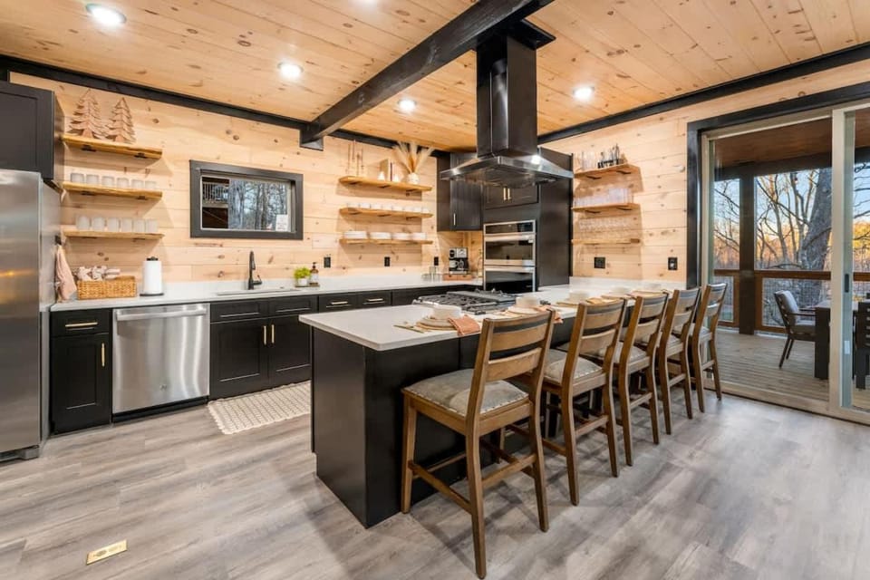Luxury Cabin Villa with Indoor Pool Game Room Amazing Views Hot Tub Cabin in Gatlinburg