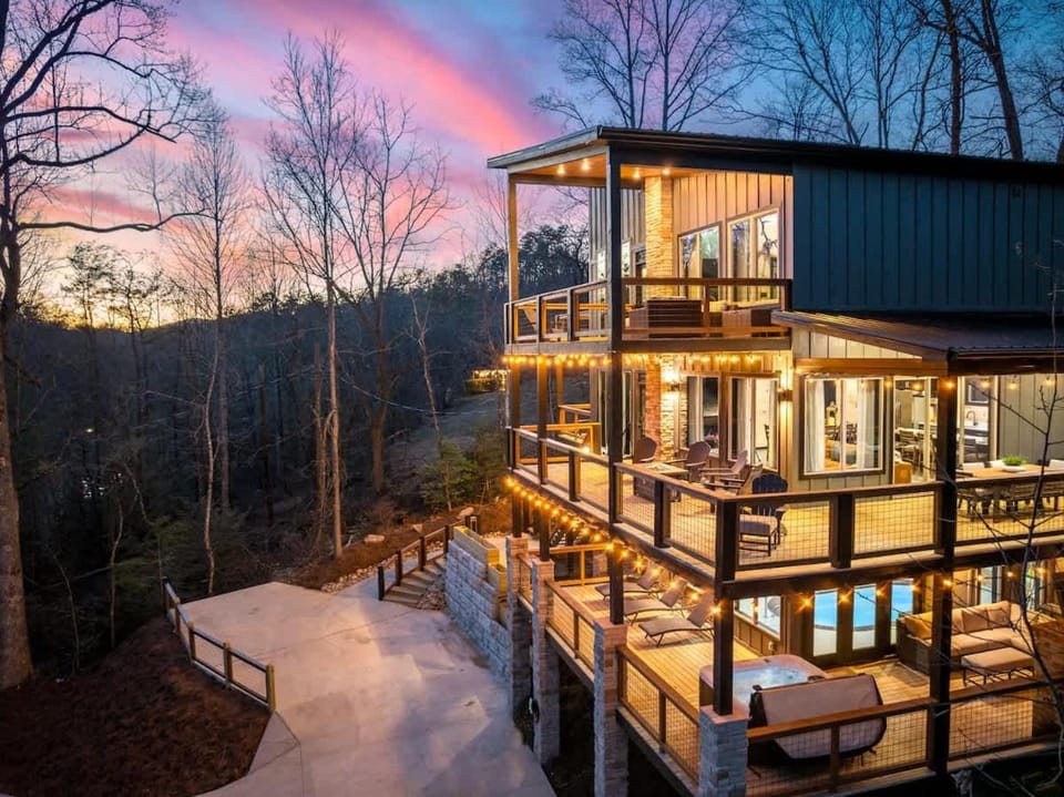 Luxury Cabin Villa with Indoor Pool Game Room Amazing Views Hot Tub Cabin in Gatlinburg