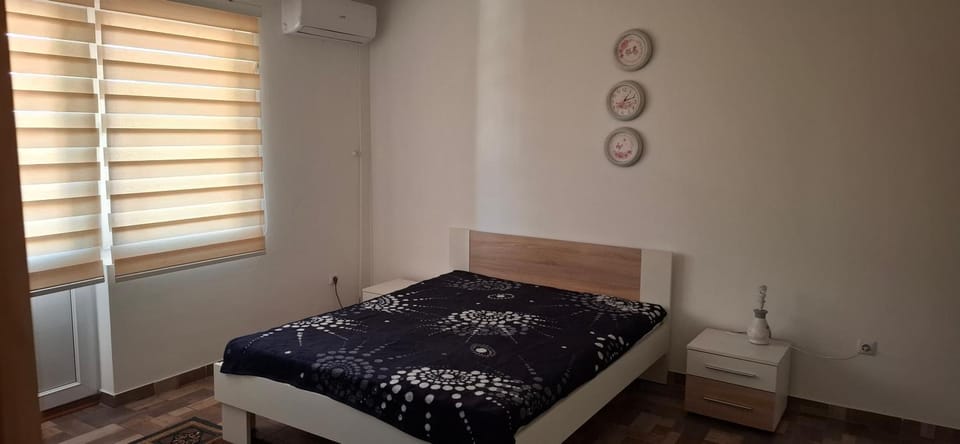 Bed, Bedroom, air conditioner