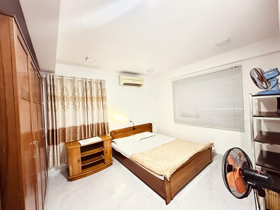 Bed, Photo of the whole room, Bedroom, wardrobe, air conditioner