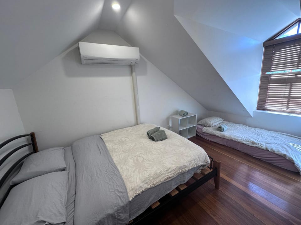 Bed, Bedroom, towels, air conditioner