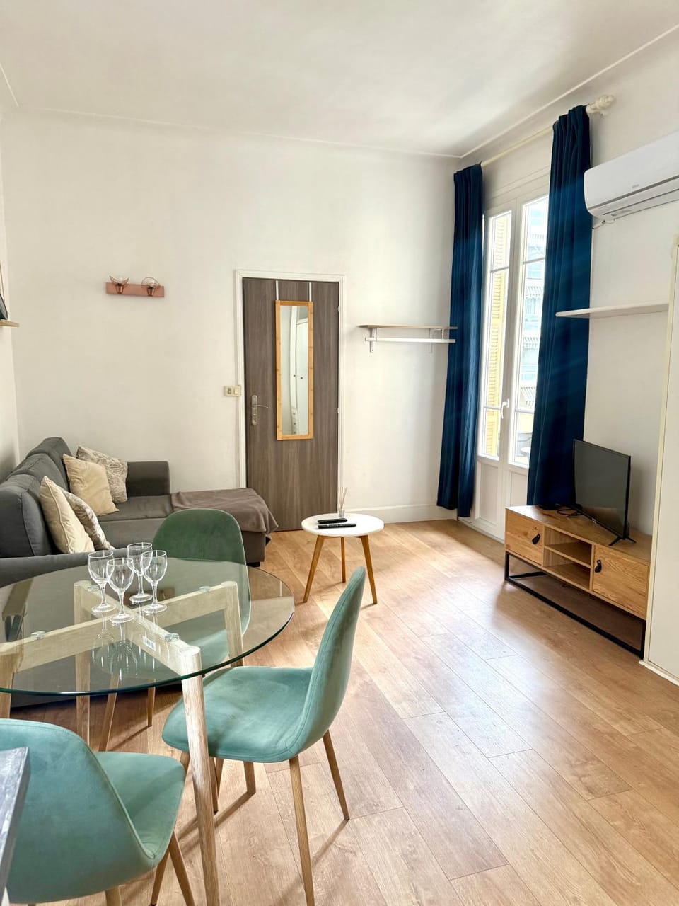 Studio Carré Or avec balcon Apartment in Nice