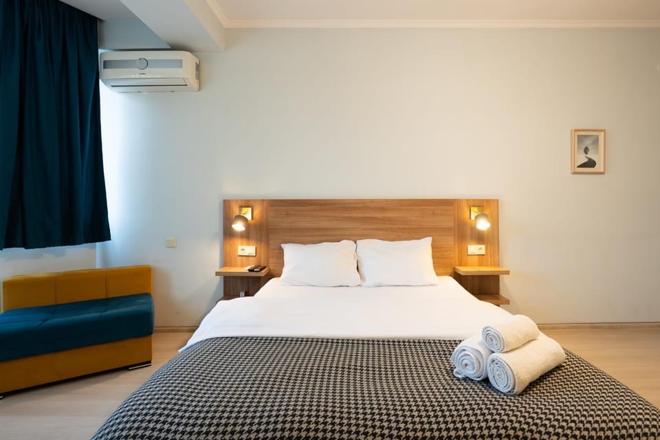 Bed, Photo of the whole room, Bedroom, air conditioner