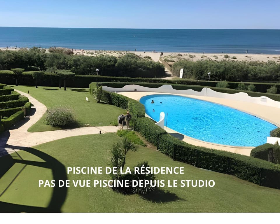 Studio 4 pers, 1ère ligne, Piscine, Vue mer latérale Apartment in La Grande-Motte