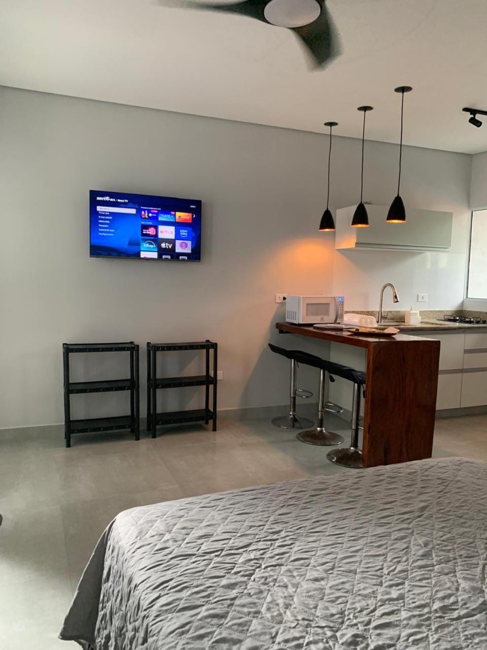 Bed, TV and multimedia, Photo of the whole room, Bedroom