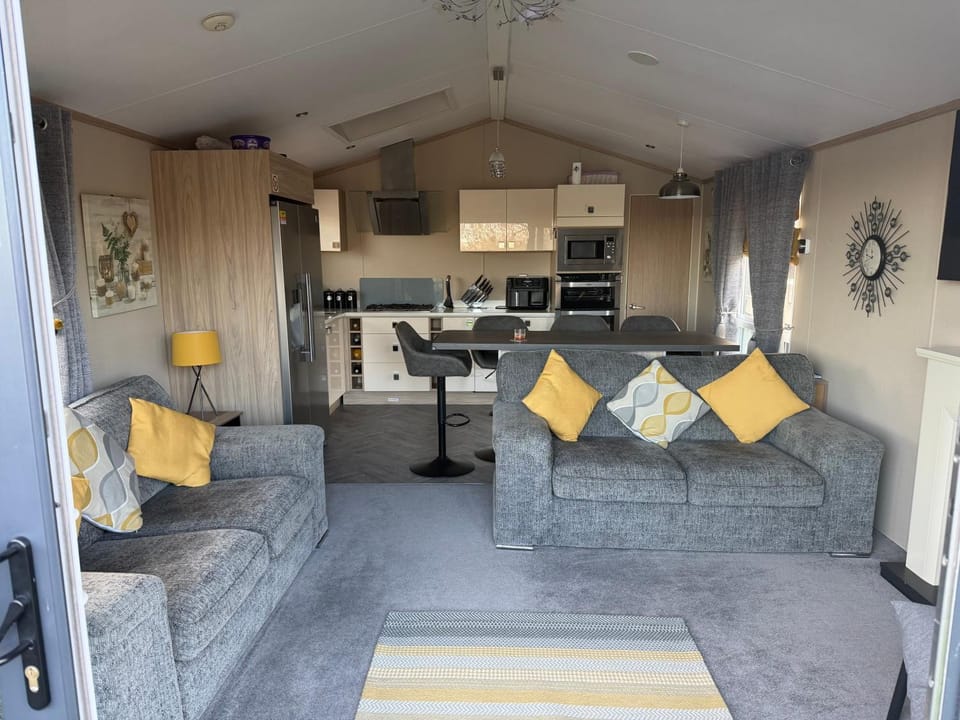 Nicolas lake View lodge at 7 lakes Country Park Apartment in West Lindsey District