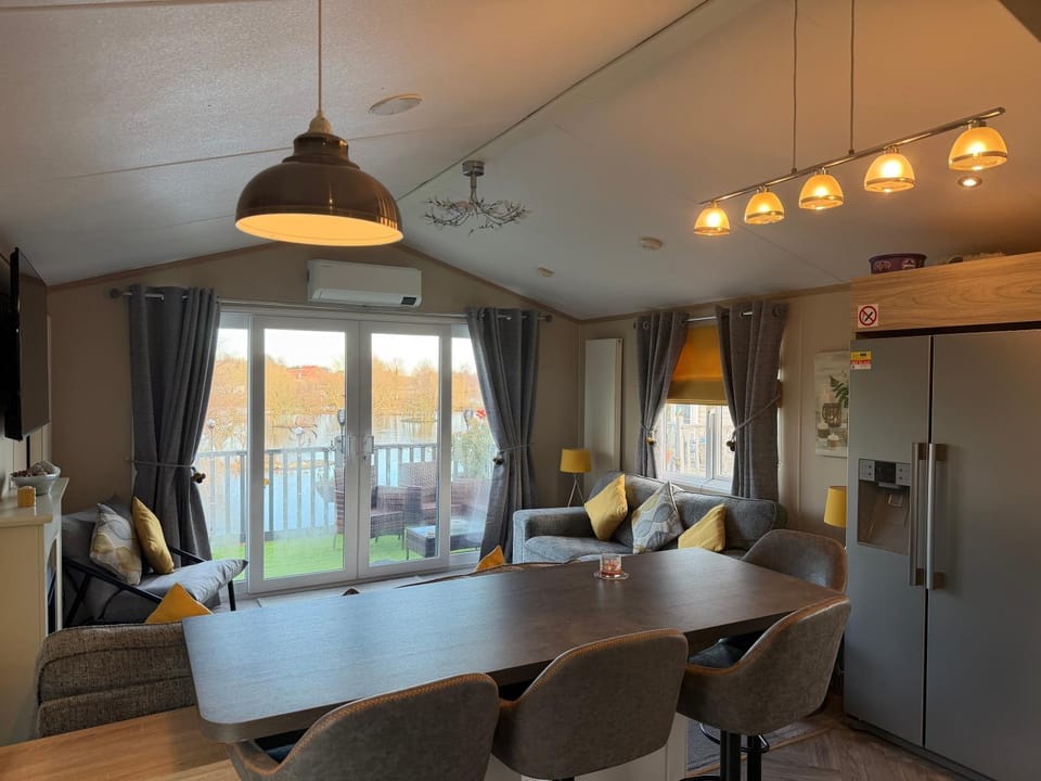 Nicolas lake View lodge at 7 lakes Country Park Apartment in West Lindsey District