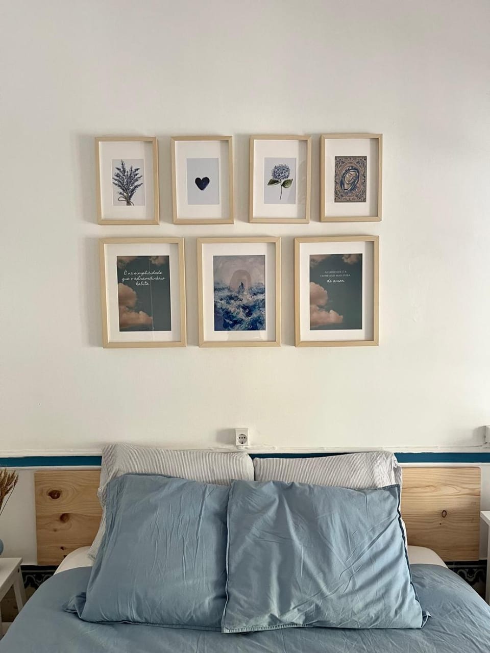 Bed, Decorative detail, Bedroom