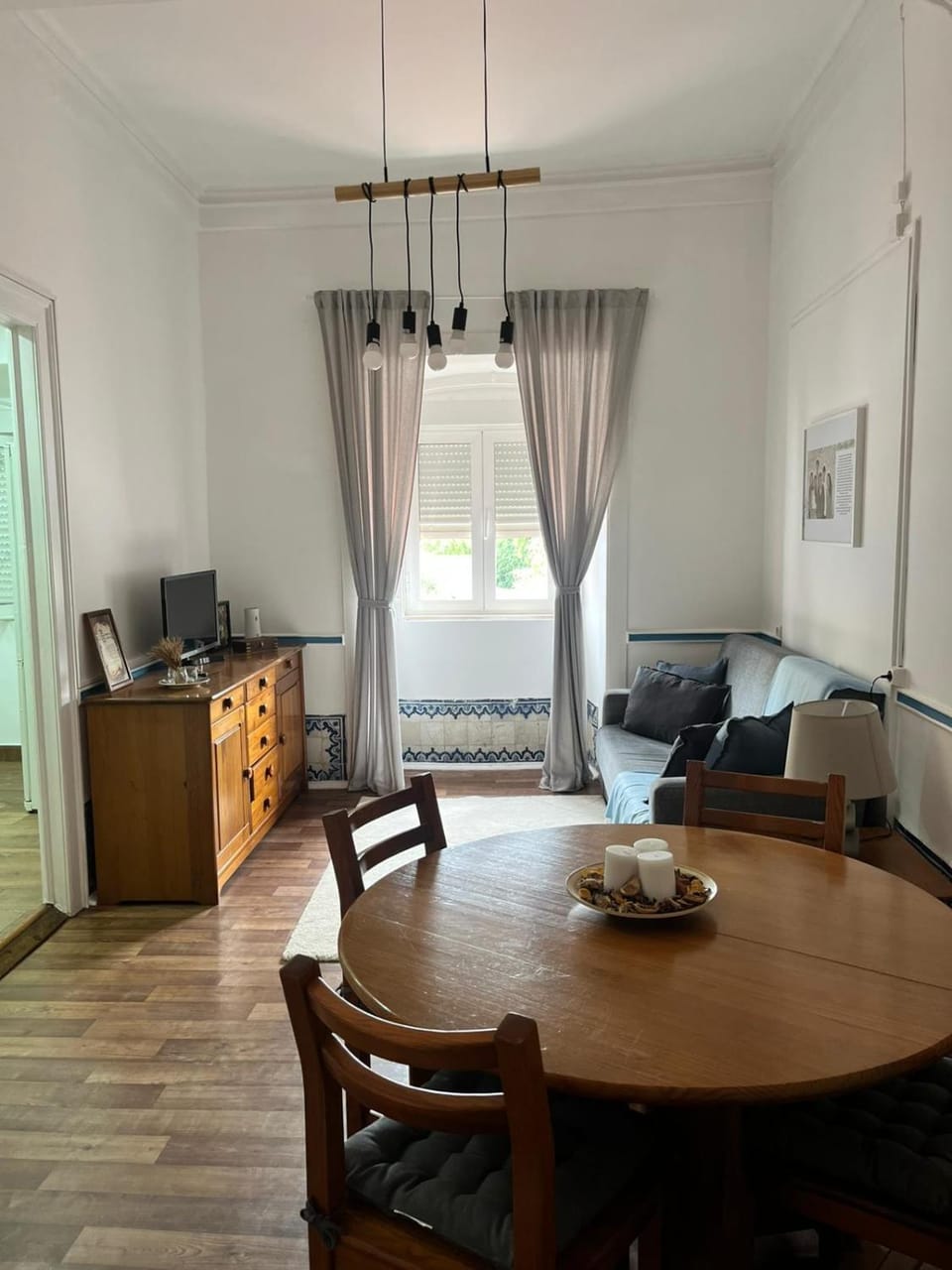 TV and multimedia, Living room, Seating area, Dining area