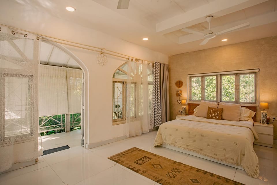 Bed, Bathroom, Photo of the whole room, Bedroom, towels