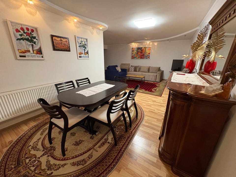 Living room, Dining area