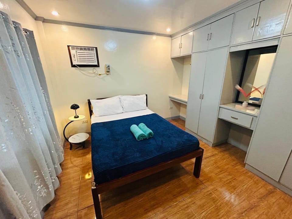 Bed, Photo of the whole room, Bedroom, air conditioner
