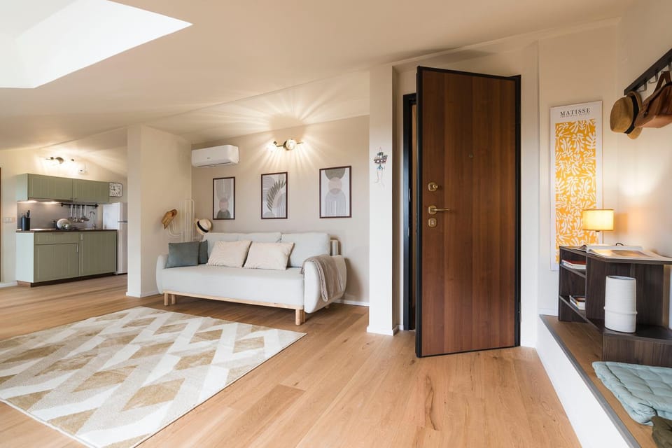 Facade/entrance, Living room, air conditioner