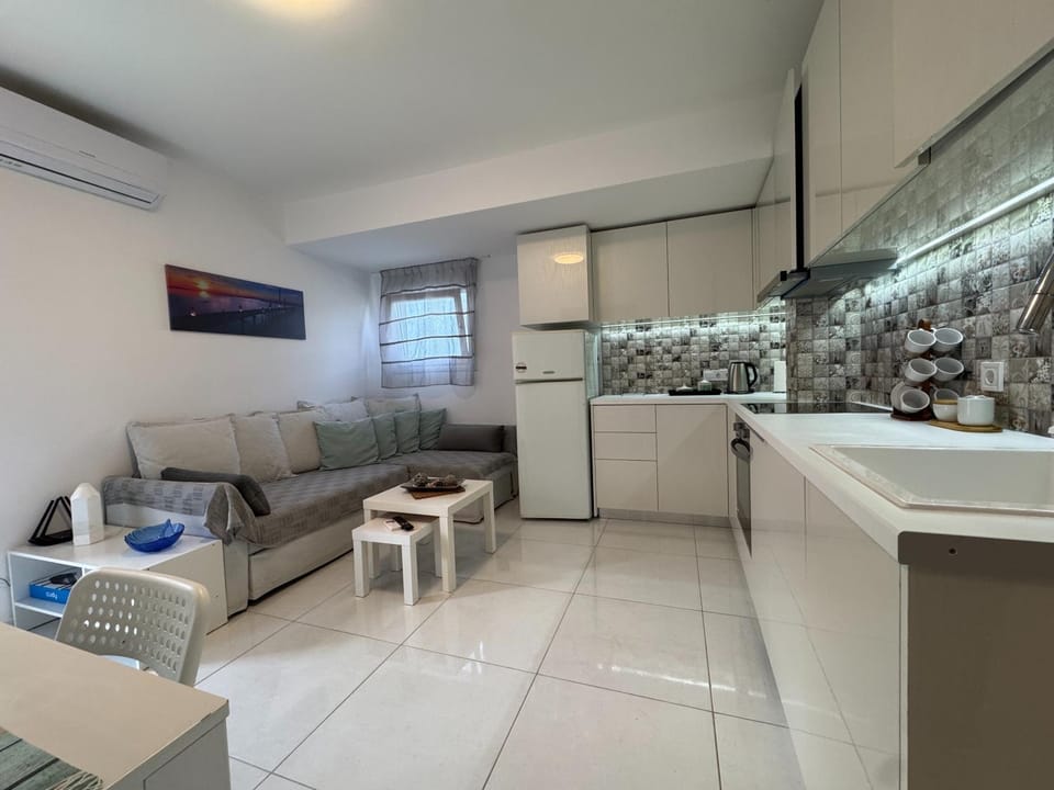 Kitchen or kitchenette, Living room, Seating area