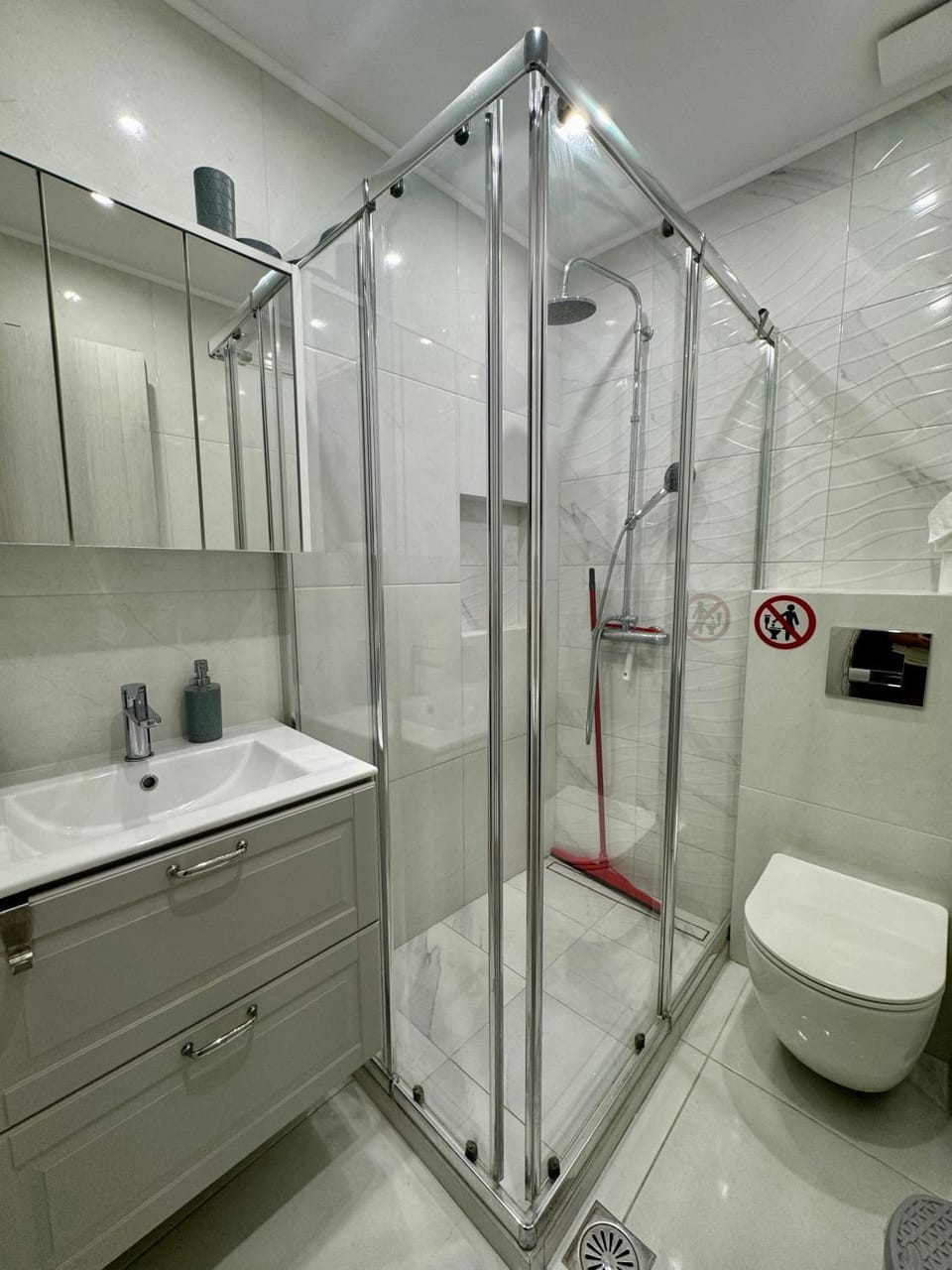 Shower, Toilet, Bathroom, towels