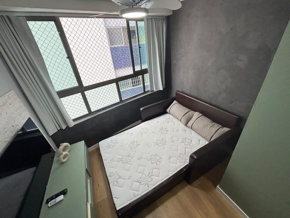 Bed, TV and multimedia, Seating area