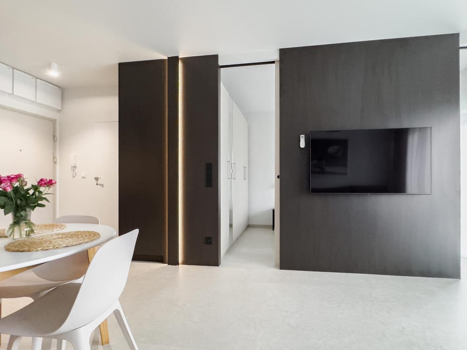 TV and multimedia, Living room, Seating area, Dining area, wardrobe