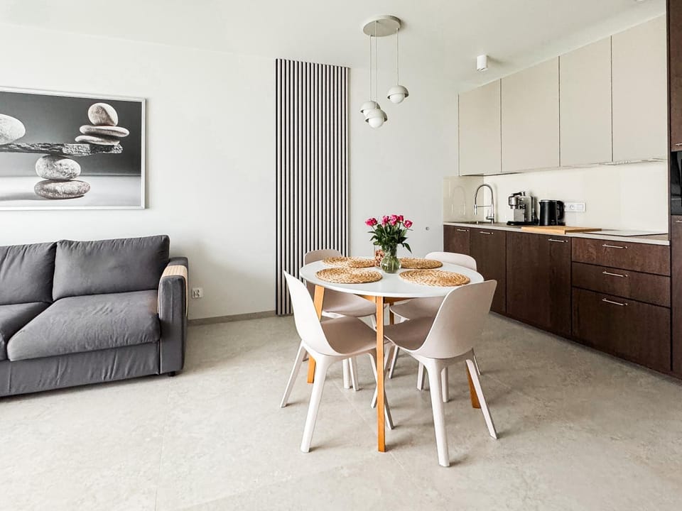 Coffee/tea facilities, Kitchen or kitchenette, Living room, Seating area, Dining area, toaster