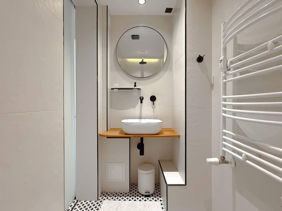 View, Location, High End Interior, Lift, AC Apartment in Sofia