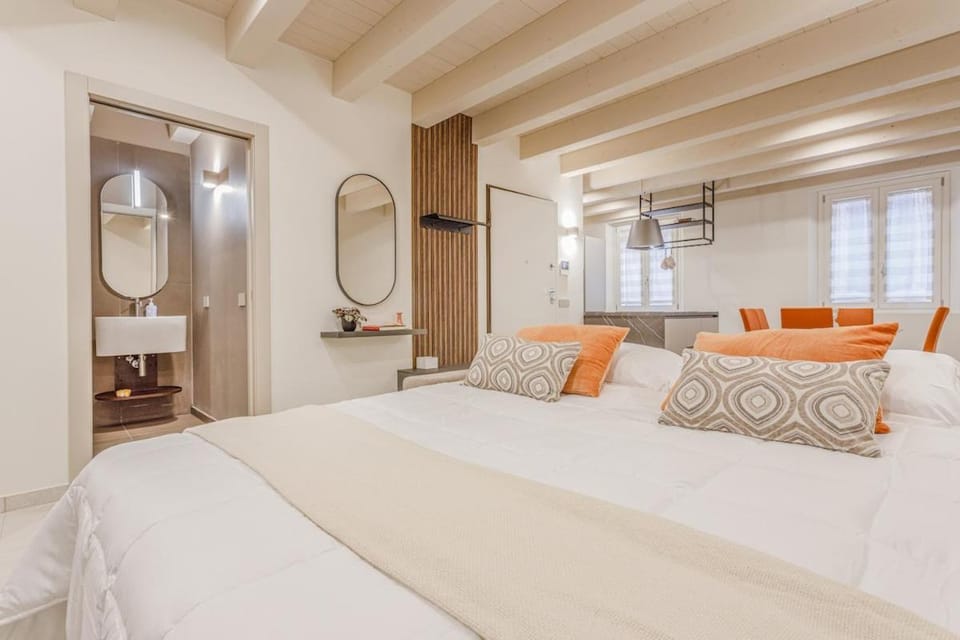 Bed, Bathroom, Bedroom, towels