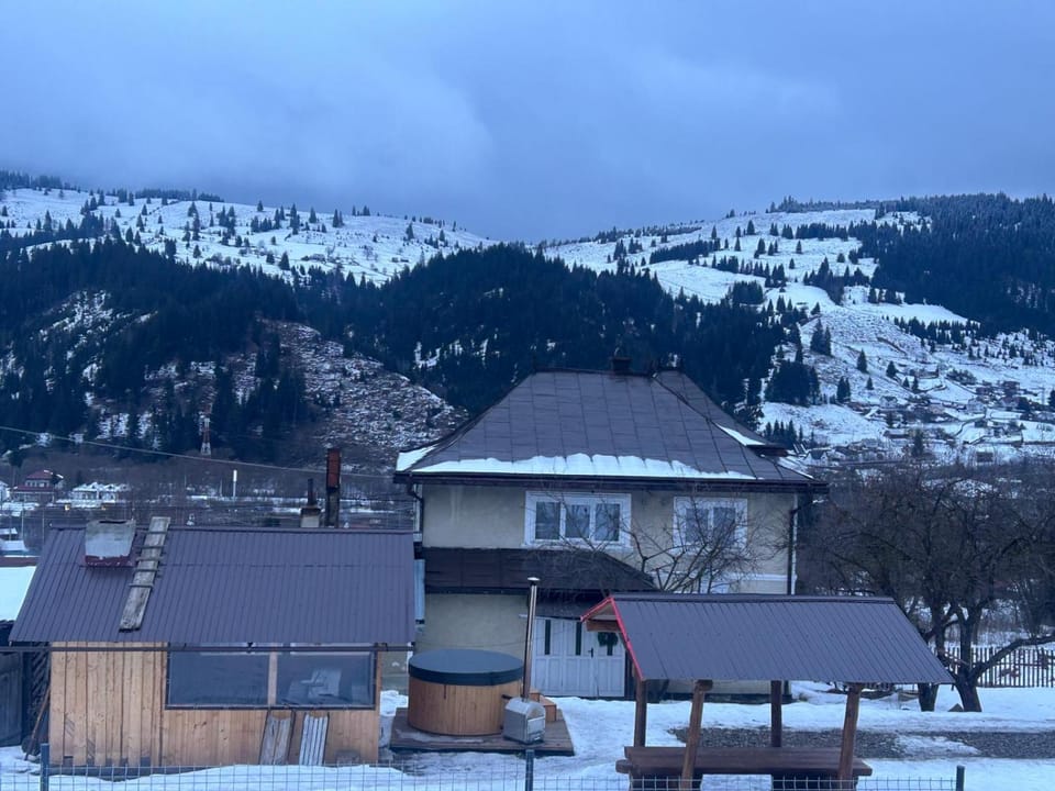Property building, Day, Natural landscape, Winter, Mountain view