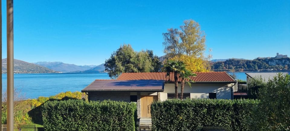 Arona Lake APT View Apartment in Arona