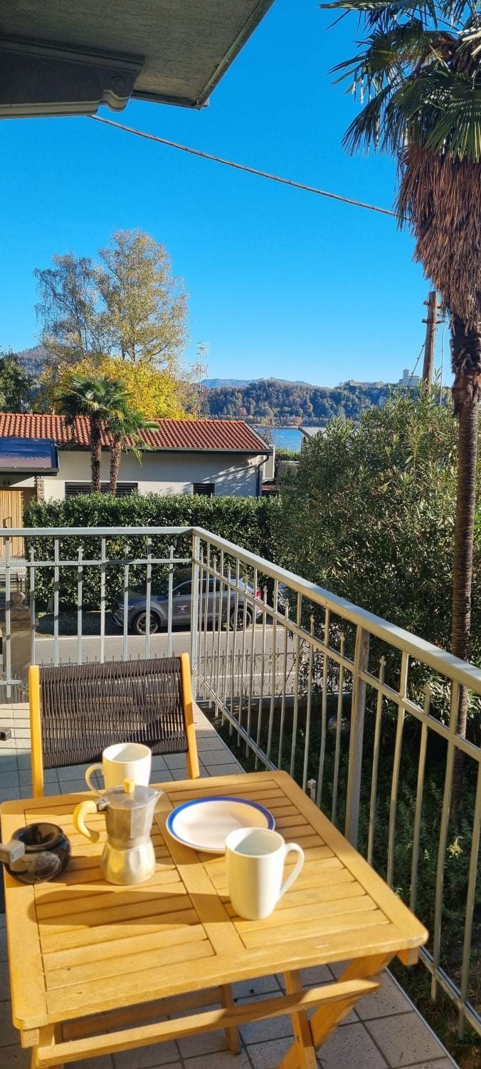 Arona Lake APT View Apartment in Arona