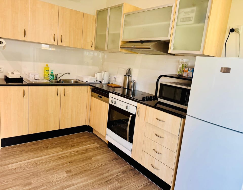 Coffee/tea facilities, Kitchen or kitchenette, oven, stove, toaster