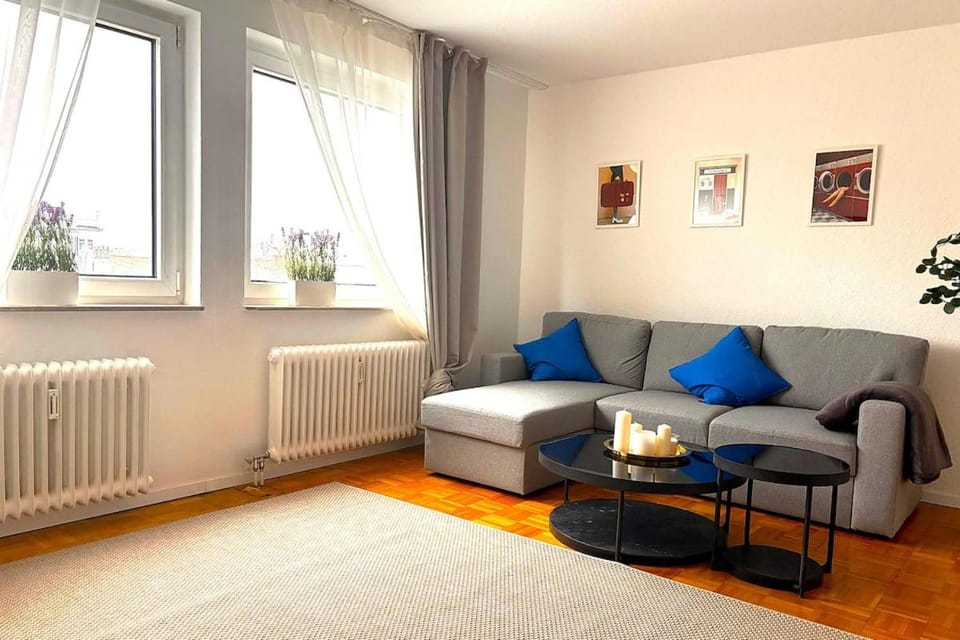 Living room, Seating area, internet