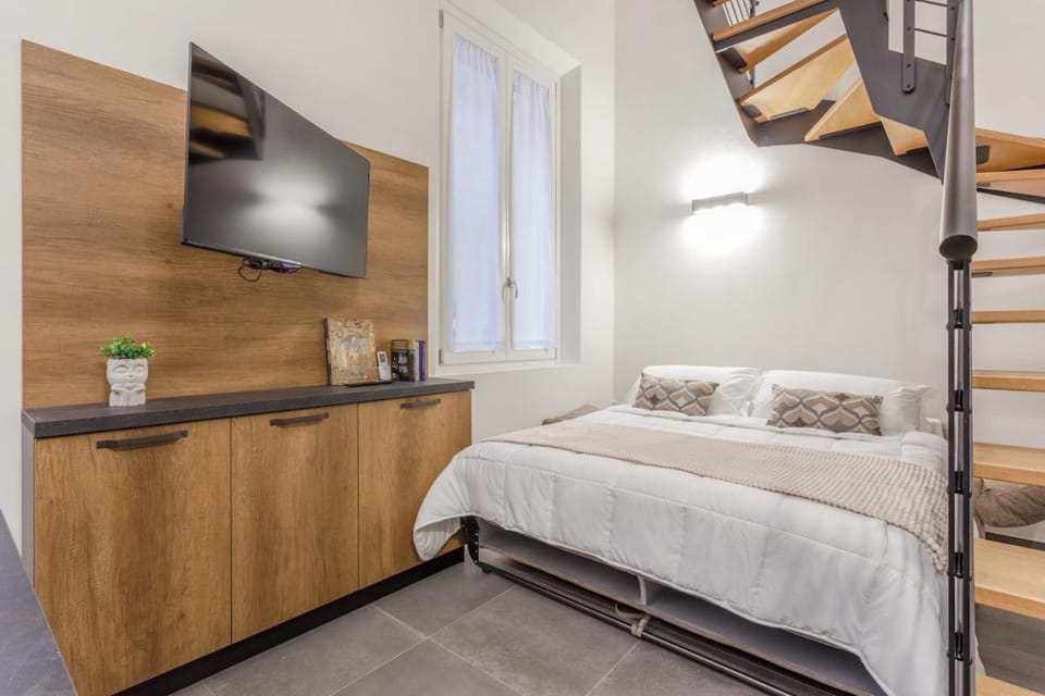 Bed, TV and multimedia, Photo of the whole room