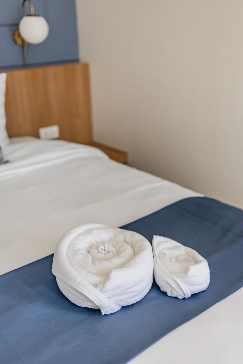 Bedroom, towels