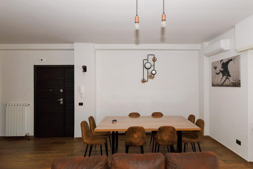 Living room, Seating area, Dining area, air conditioner