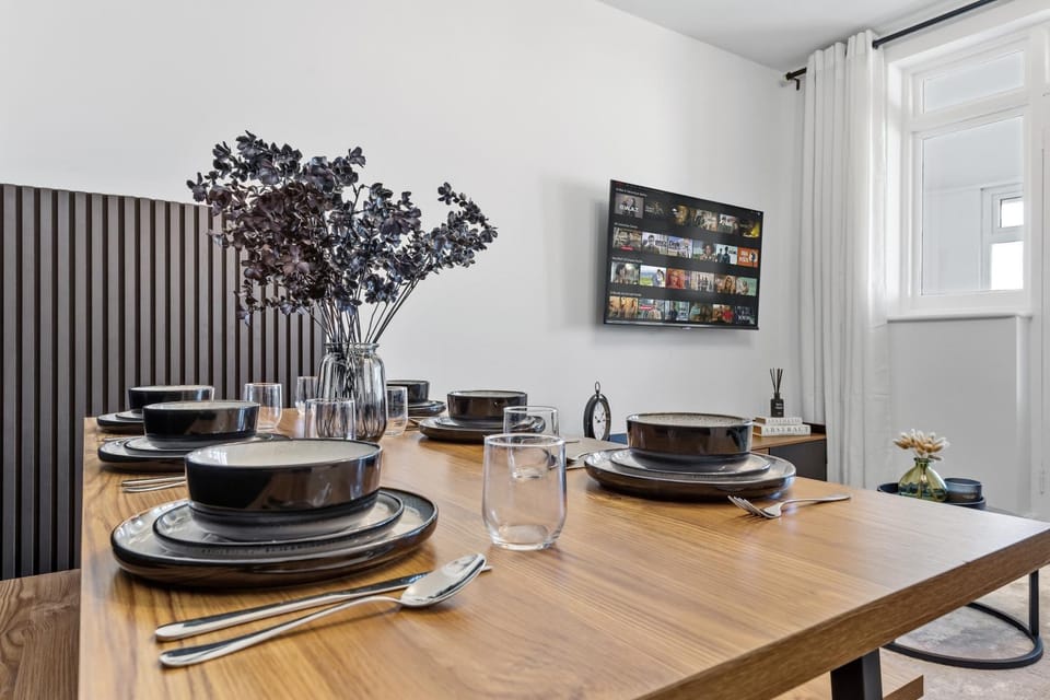 Living room, Seating area, Dining area