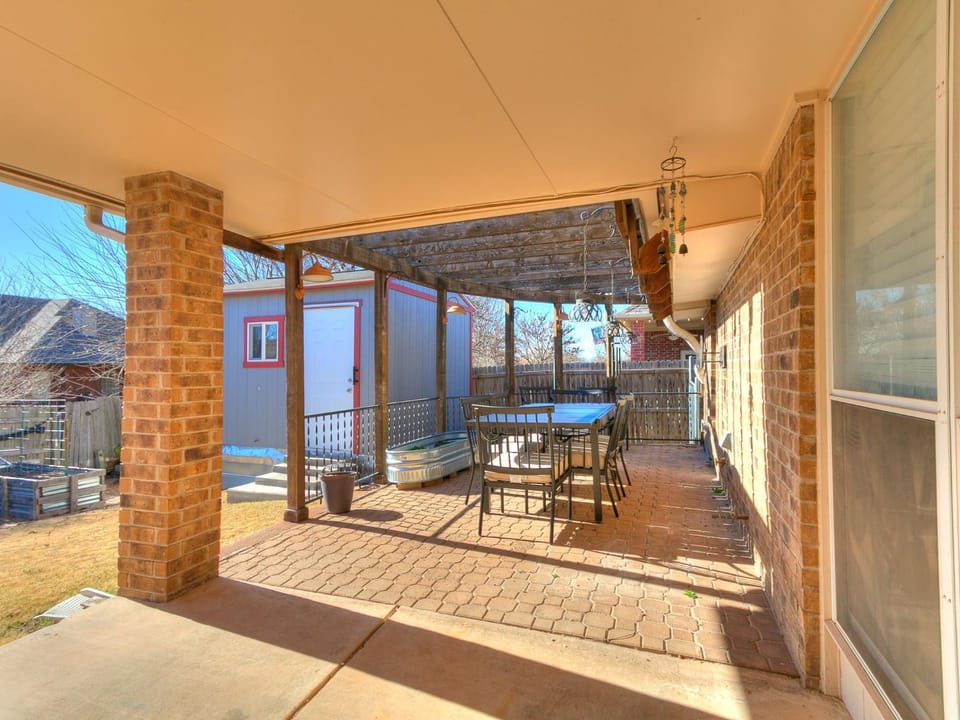 Property building, Patio, Dining area