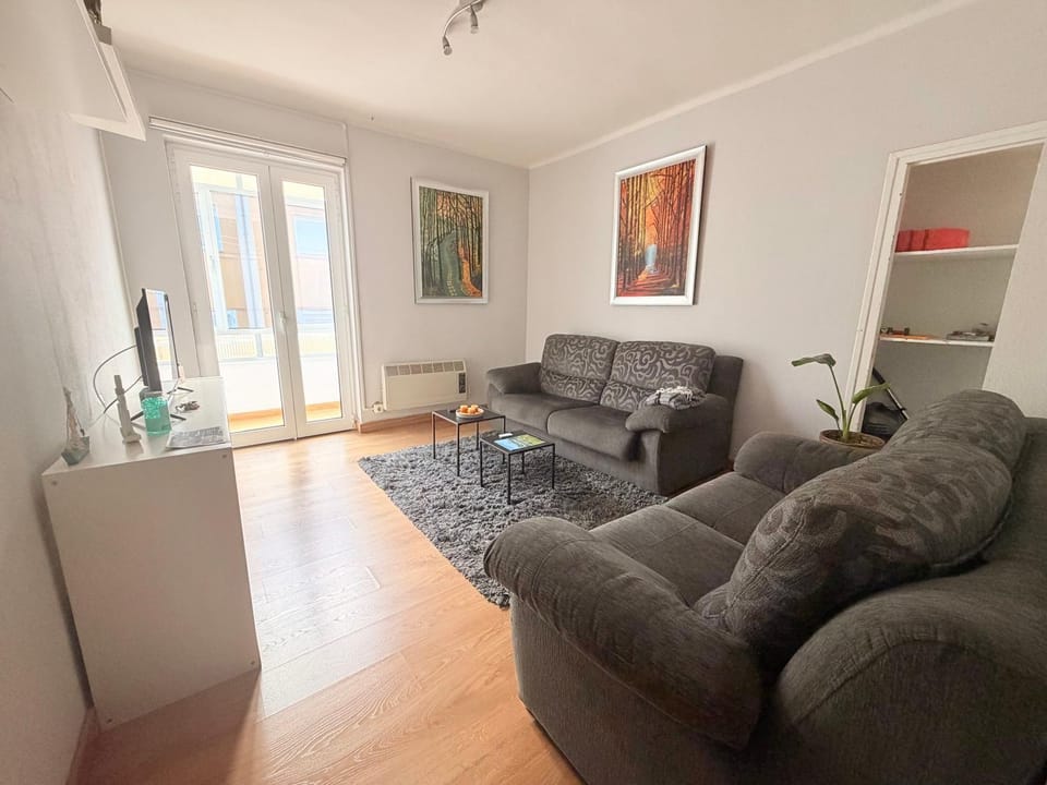 Communal lounge/ TV room, TV and multimedia, Living room
