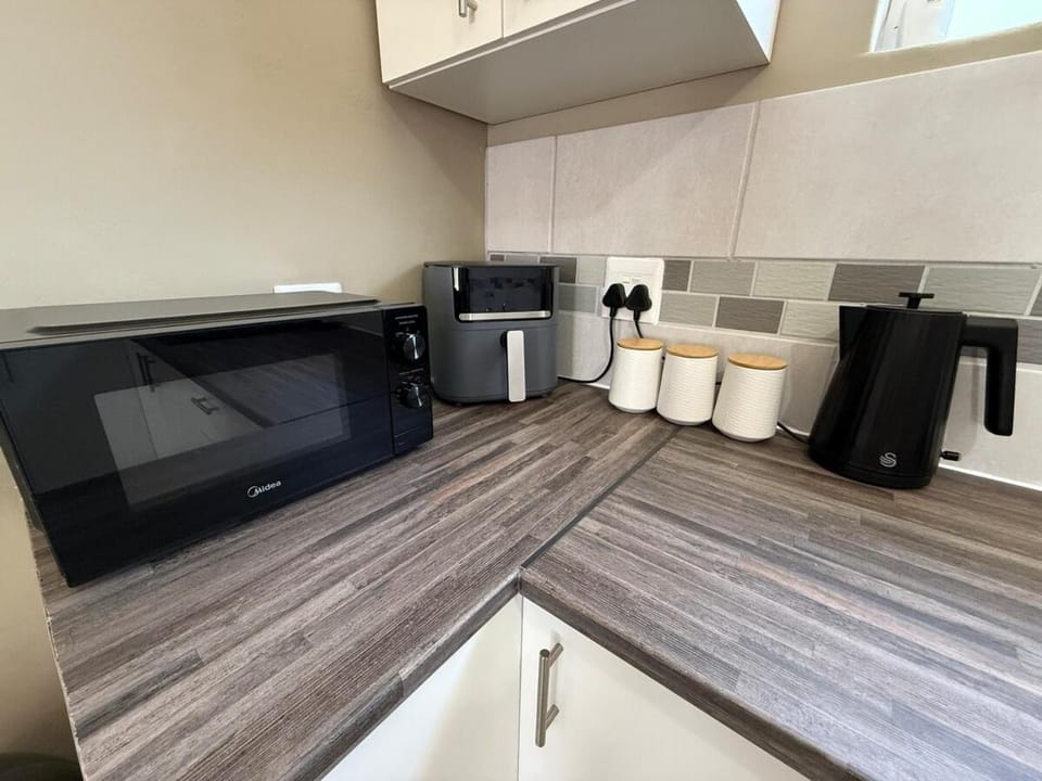 Kitchen or kitchenette, kitchen