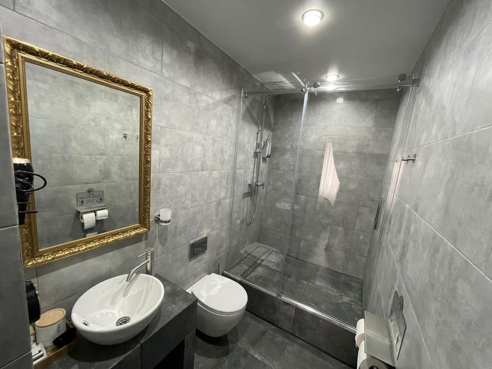 Shower, Toilet, Bathroom