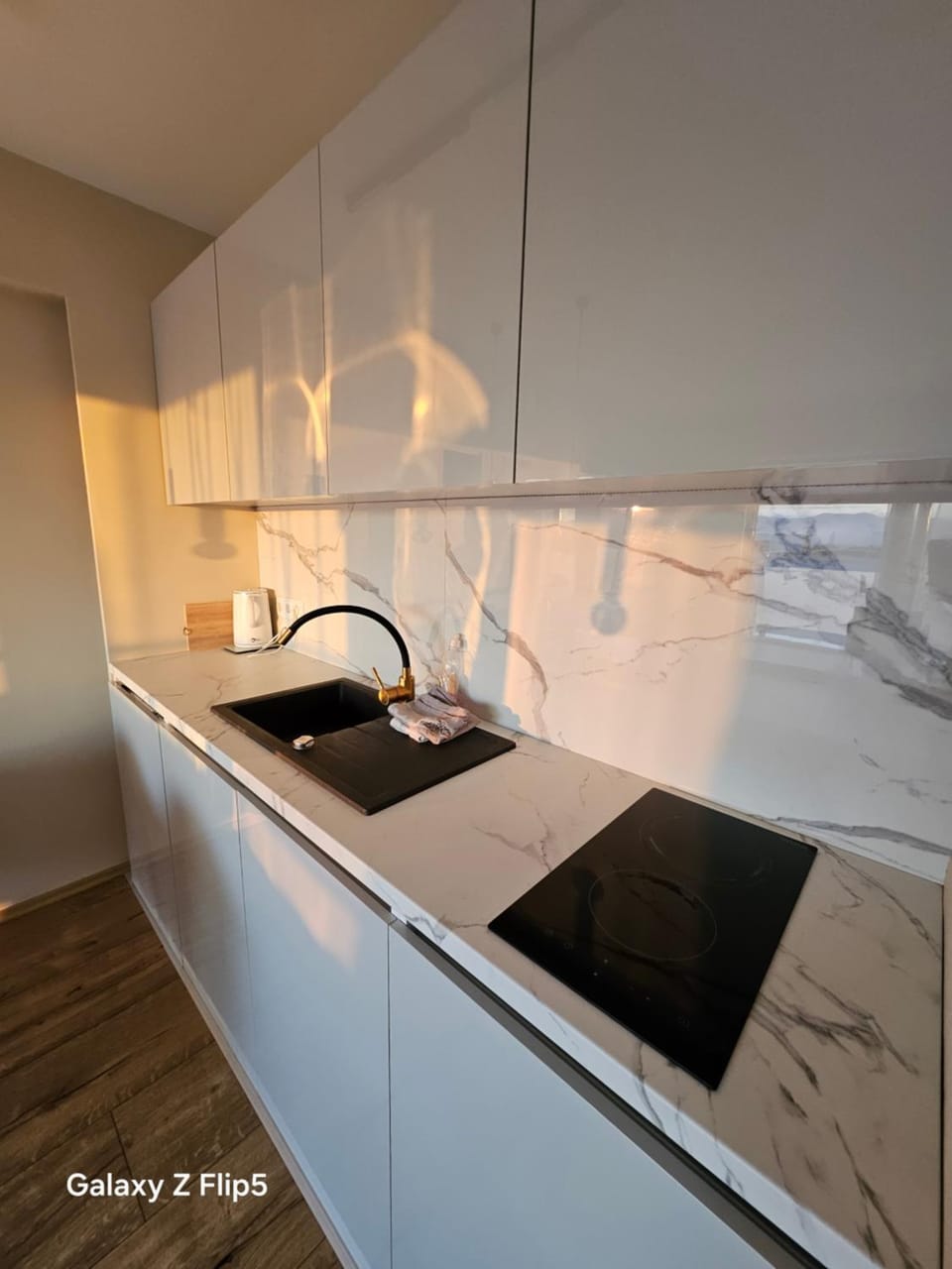 minibar, stove