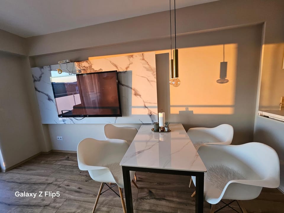 Kitchen or kitchenette, Seating area