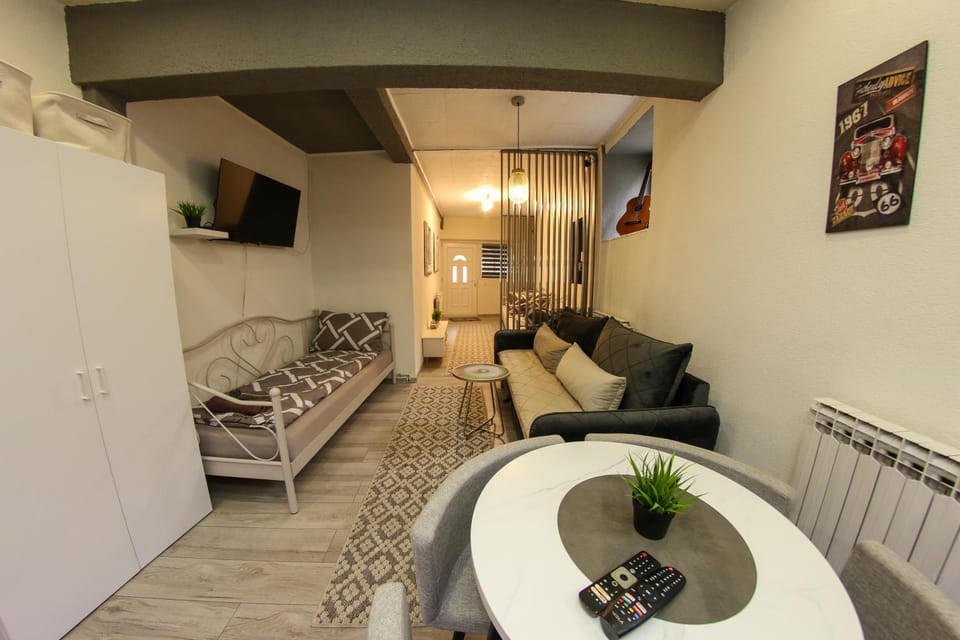 TV and multimedia, Living room, Seating area