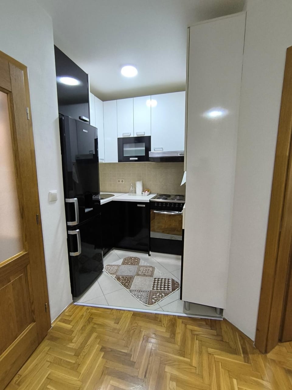 Kitchen or kitchenette, oven, stove