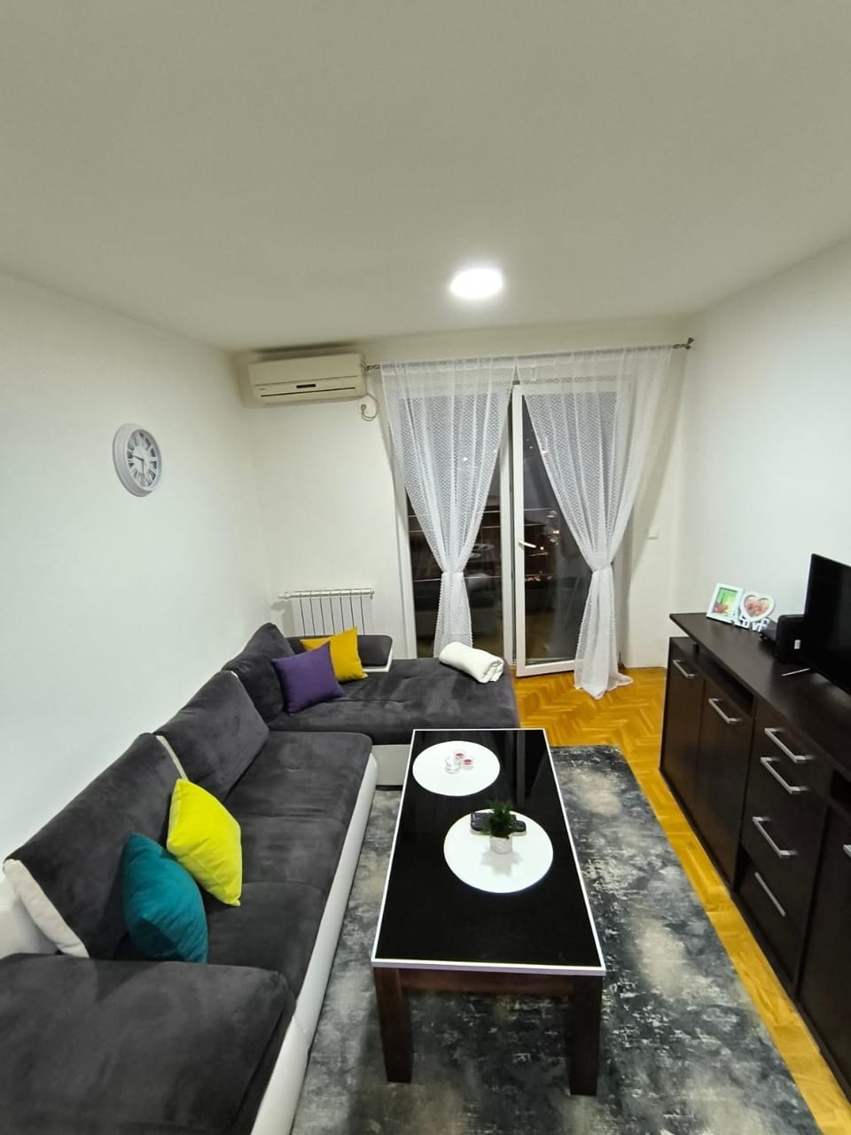 Communal lounge/ TV room, Bed, TV and multimedia, Living room, Seating area