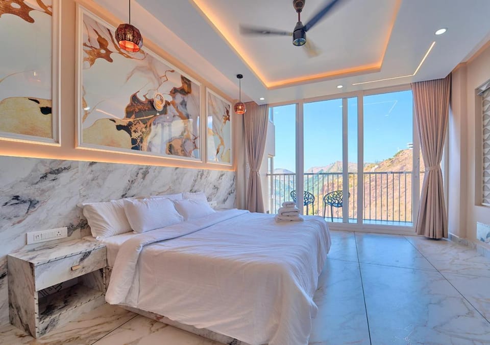 Bed, Natural landscape, View (from property/room), Balcony/Terrace, Photo of the whole room, Bedroom, Mountain view