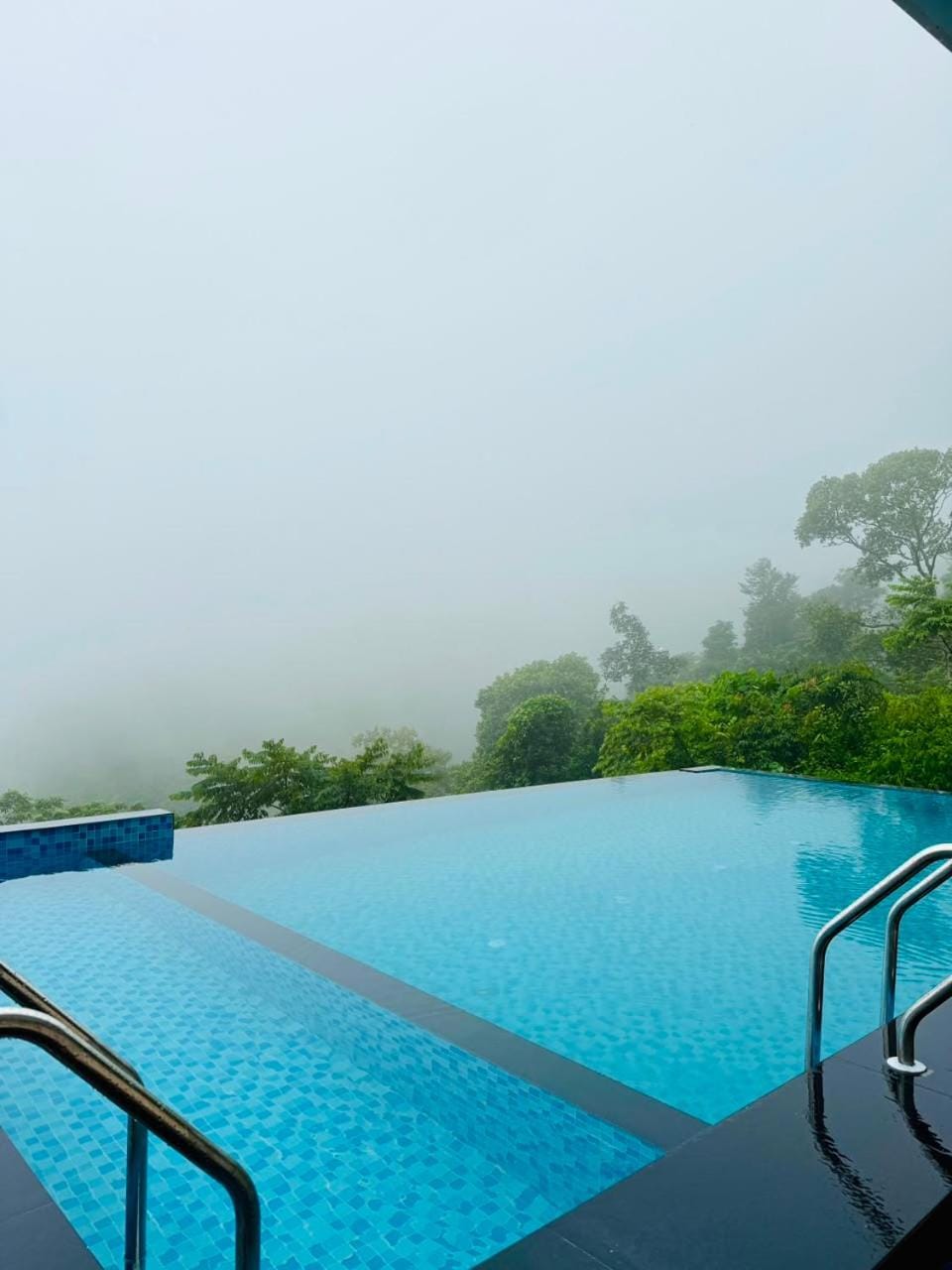 View (from property/room), Mountain view, Swimming pool