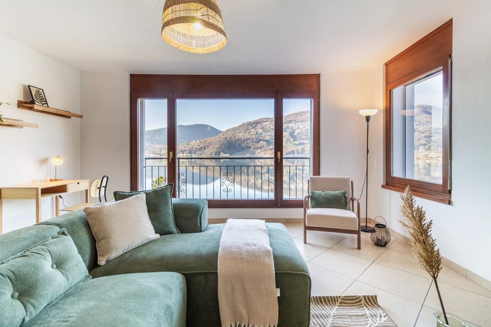 View (from property/room), Living room, Seating area, Mountain view