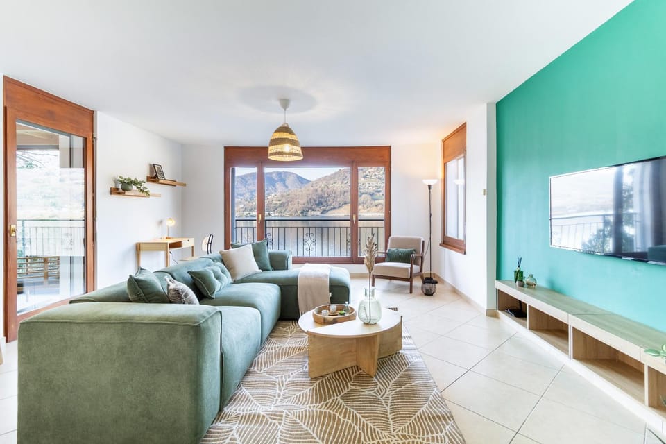 Communal lounge/ TV room, Living room, Seating area